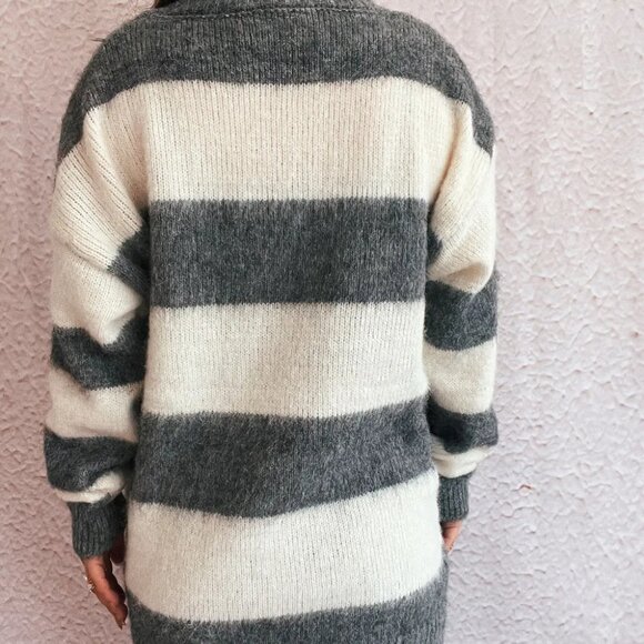 Striped Contrast Long Sleeve Sweater - Picture 6 of 16